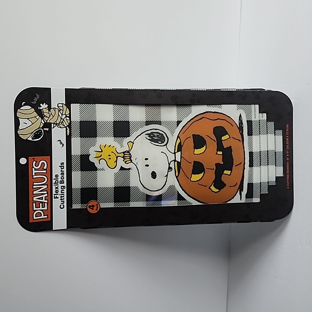 PEANUTS flexible cutting boards
